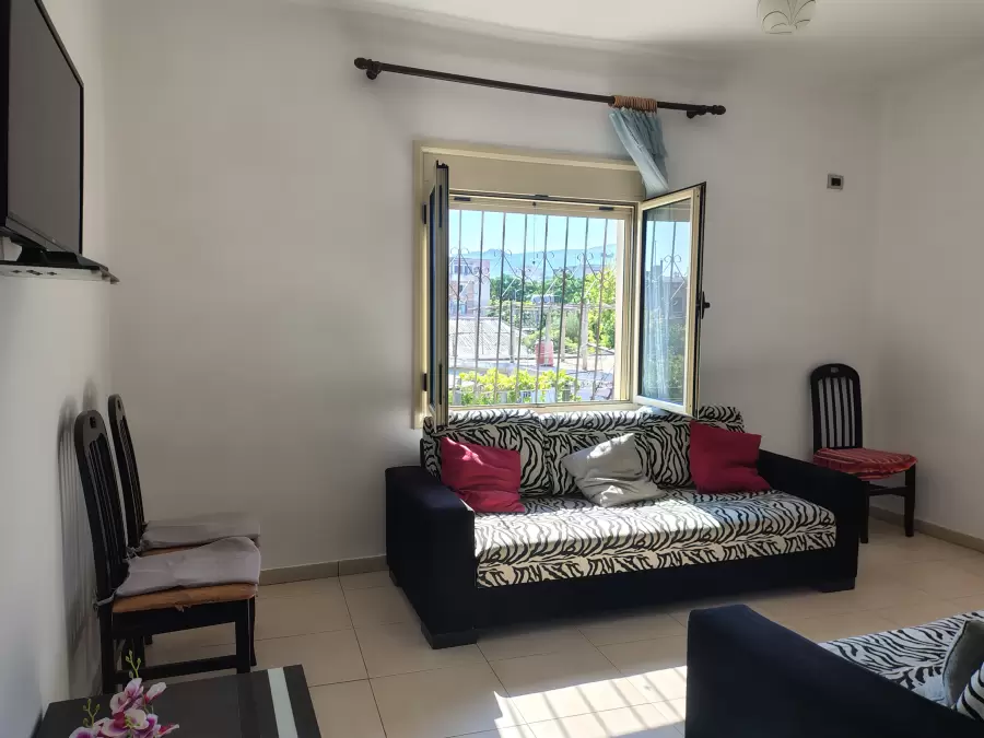 Apartament 2+1, Cole