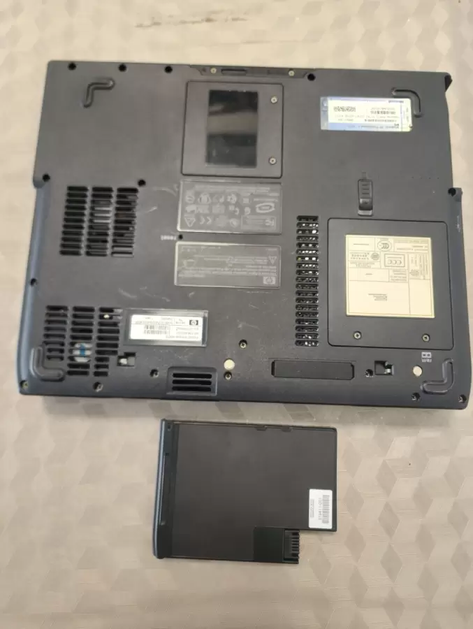 3 Laptopë Retro (HP, Medion, NEC) + 3 Çanta – Në Gjendje Pune , Idealë për Servise ose Pjesë